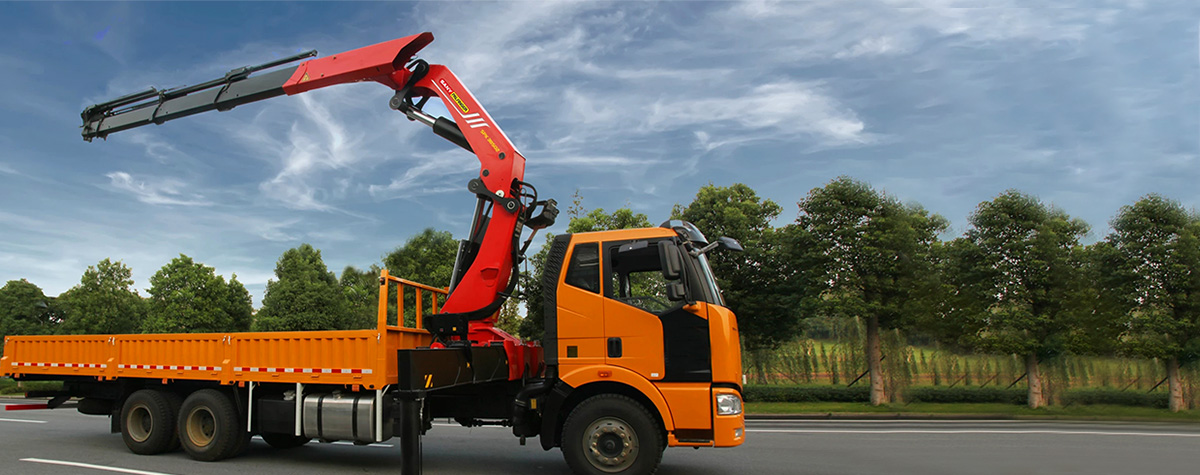 超長(zhǎng)起重臂，作業(yè)范圍更廣