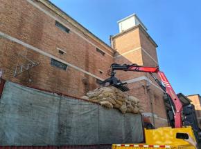 高效安全雙拉滿(mǎn)！ 三一隨車(chē)吊+定制輔具革新裝卸模式